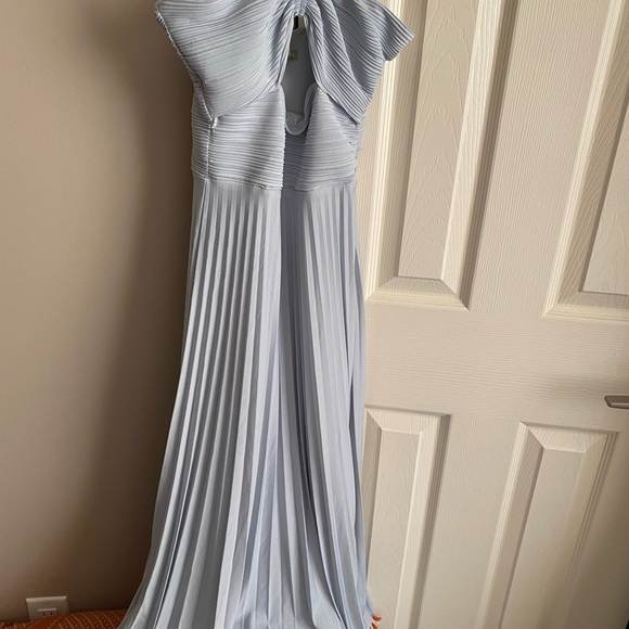 Beautiful light blue light jersey cut out dress from H&M. - Picture 4 of 6